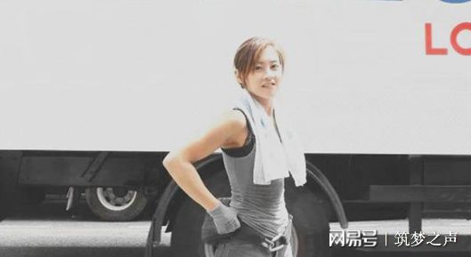 “西施搬运工”网友：没见过这么美的女搬运Kaiyun 开云工(图1)