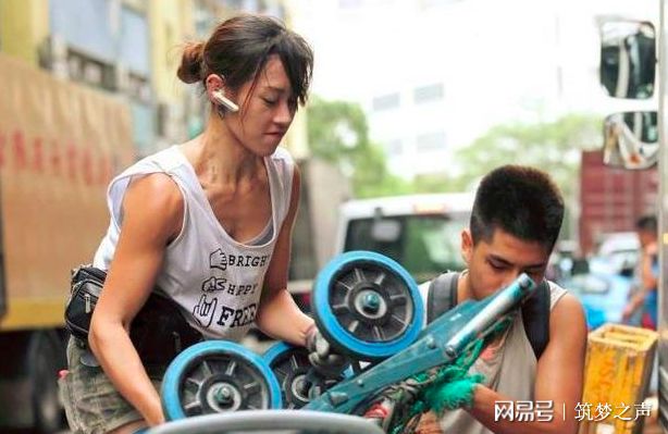 “西施搬运工”网友：没见过这么美的女搬运Kaiyun 开云工(图3)