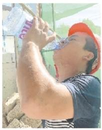 开云体育 开云官网高温下的劳动者陈浩：高温下的搬运工(图1)