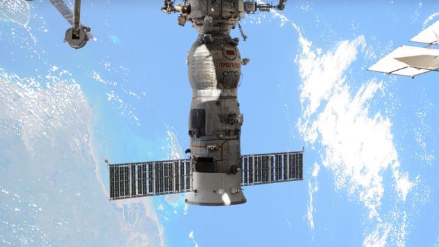 国际空间站正在进行太空行走准备 以迎接Kaiyun 开云体育Starliner和货运飞船的抵达(图3)